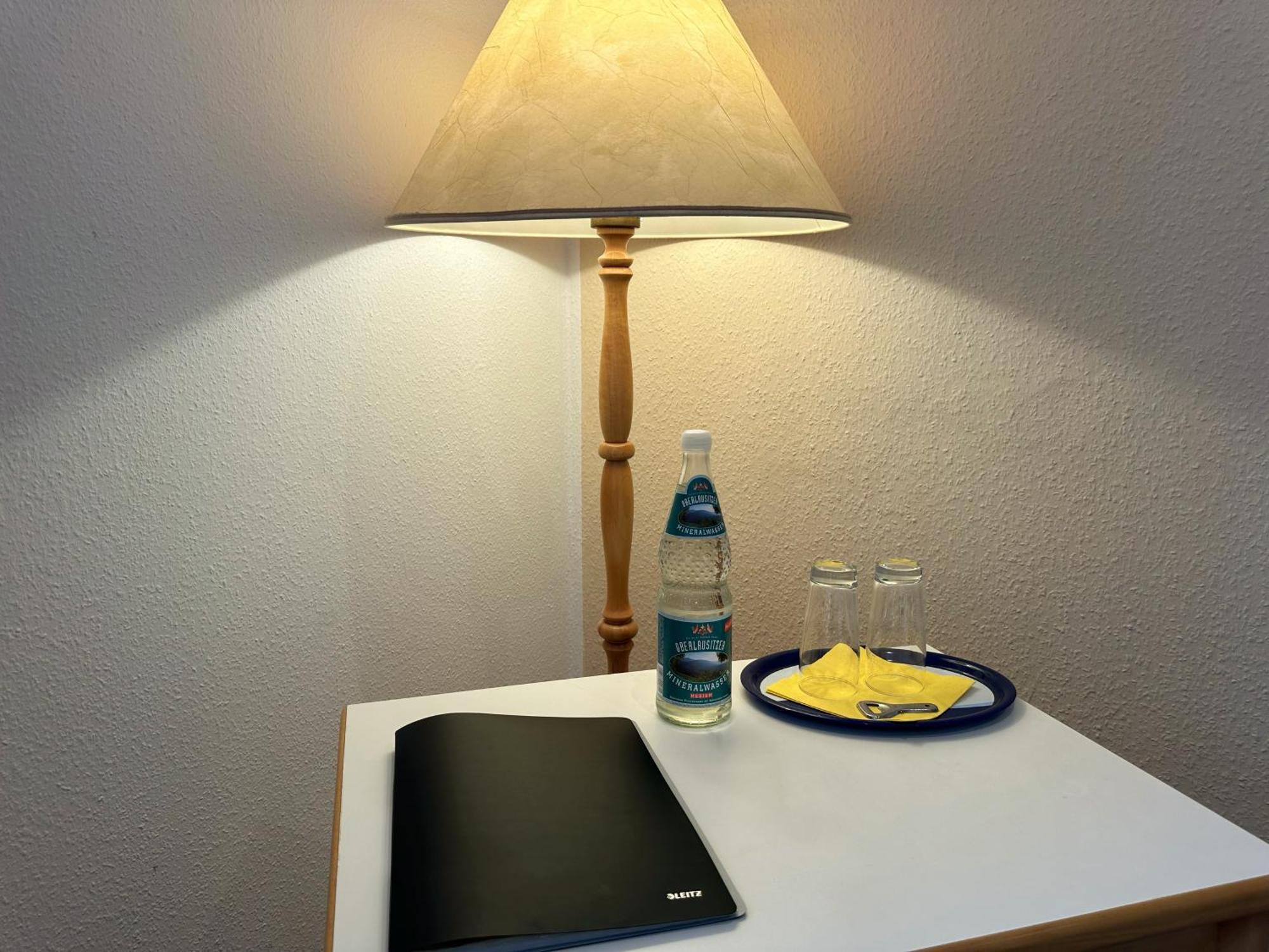 Hotel Am Laerchenberg I Fruehstueck, Wlan, Parkplatz Schirgiswalde-Kirschau Kültér fotó