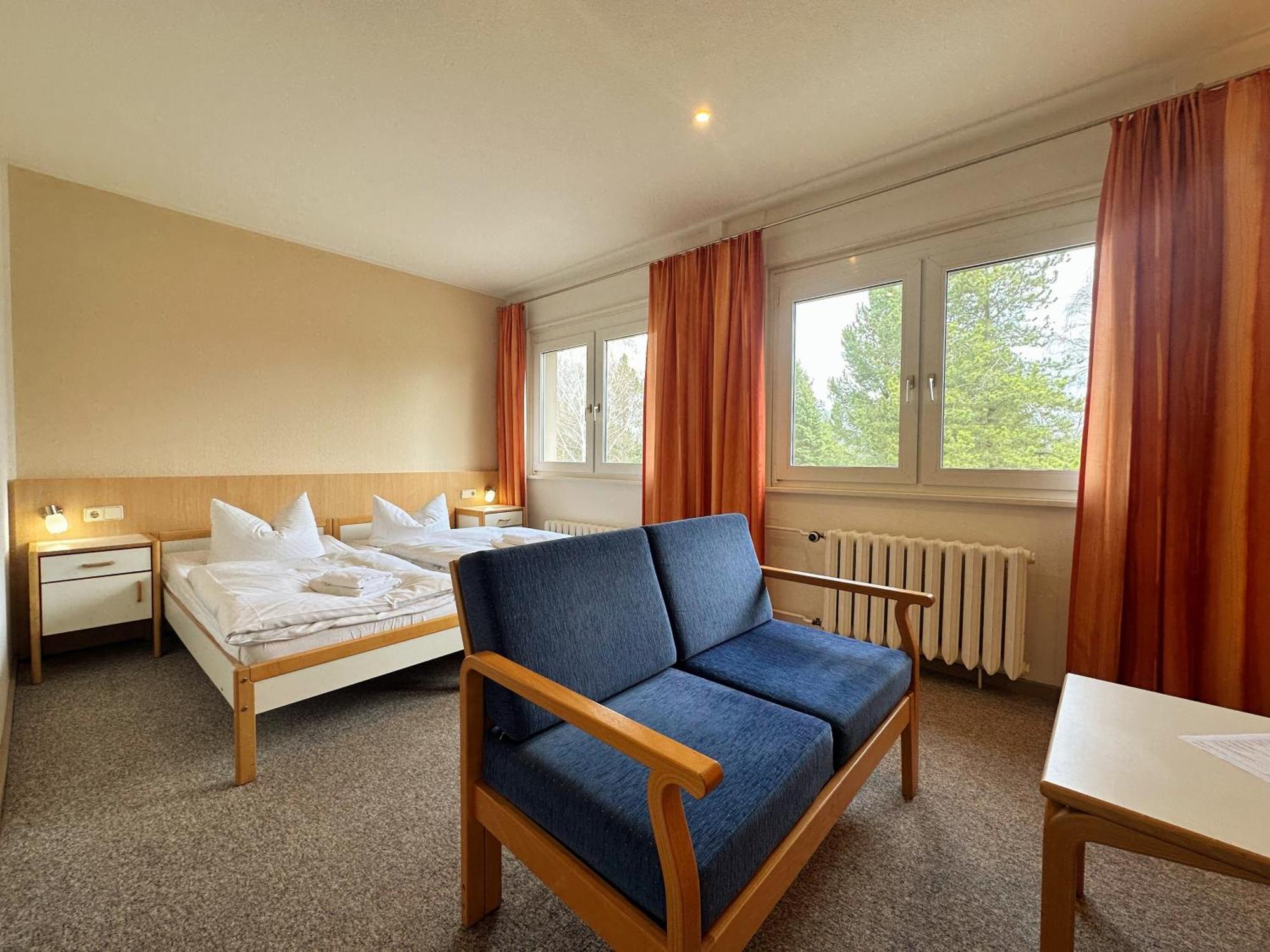 Hotel Am Laerchenberg I Fruehstueck, Wlan, Parkplatz Schirgiswalde-Kirschau Kültér fotó