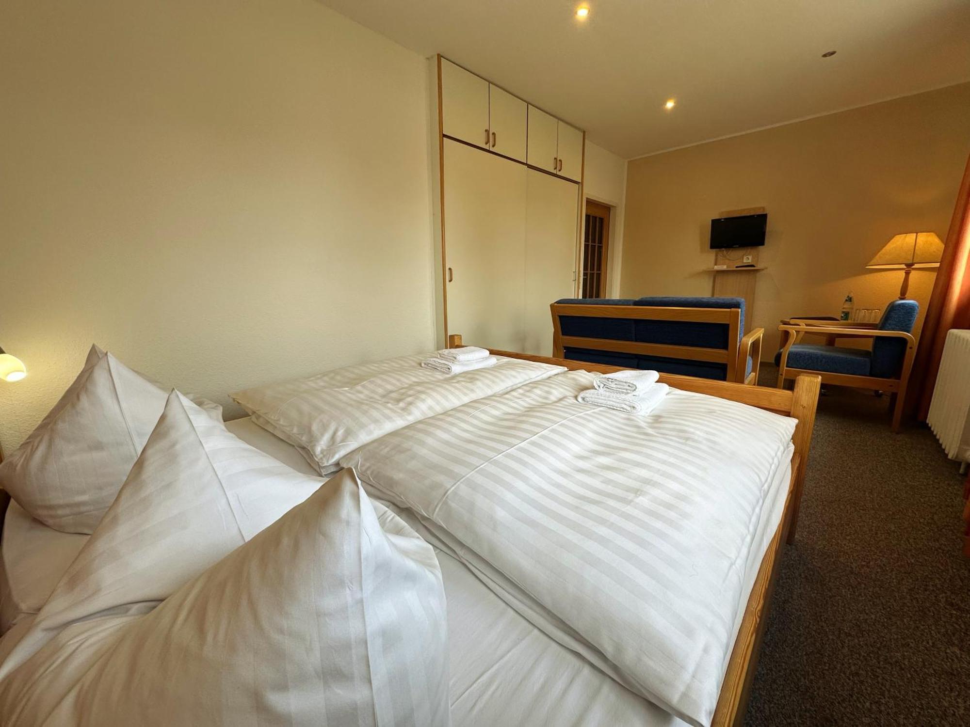 Hotel Am Laerchenberg I Fruehstueck, Wlan, Parkplatz Schirgiswalde-Kirschau Kültér fotó